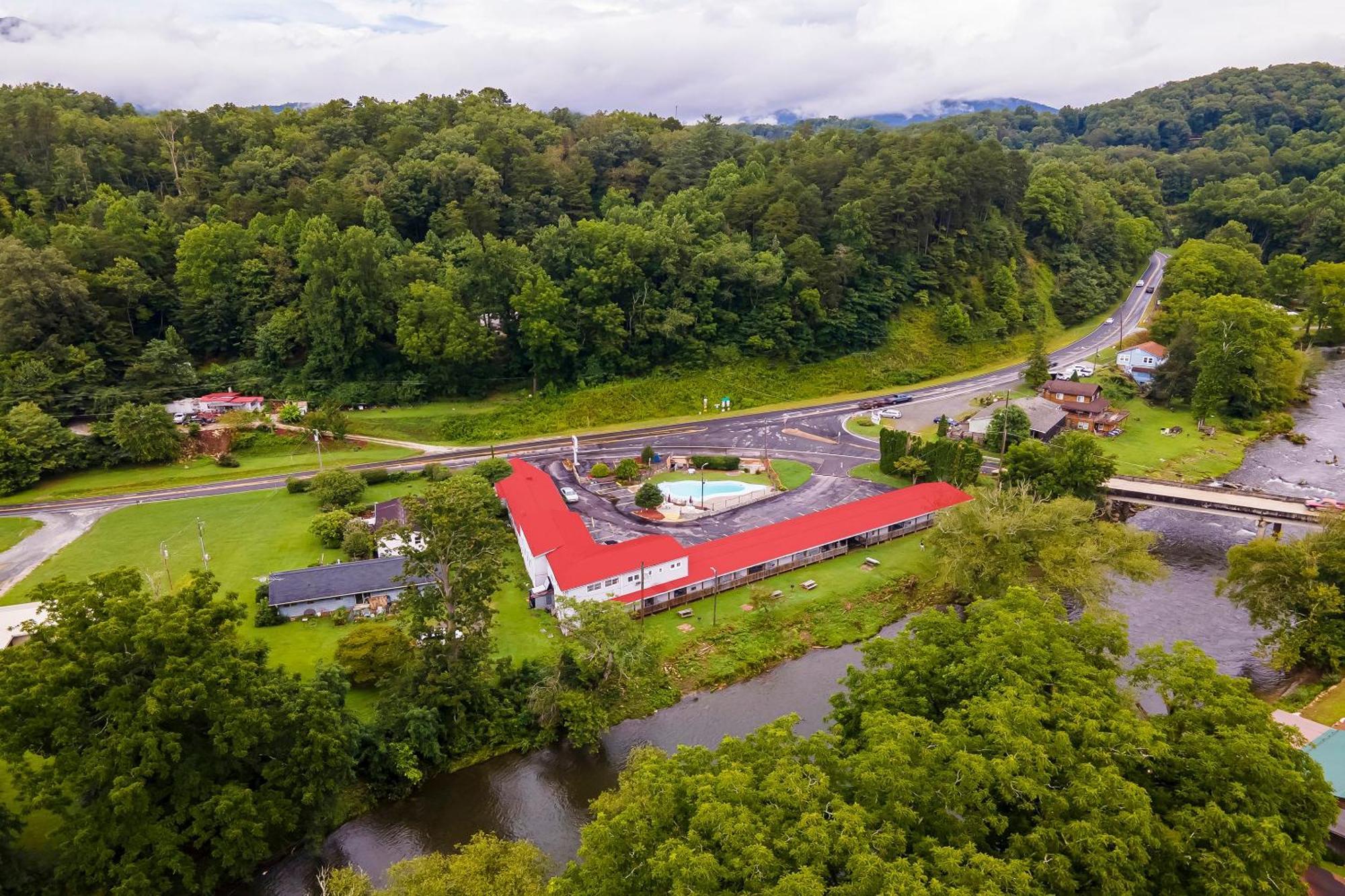 Lloyd'S On The River Country Inn By Oyo Bryson City Exterior foto